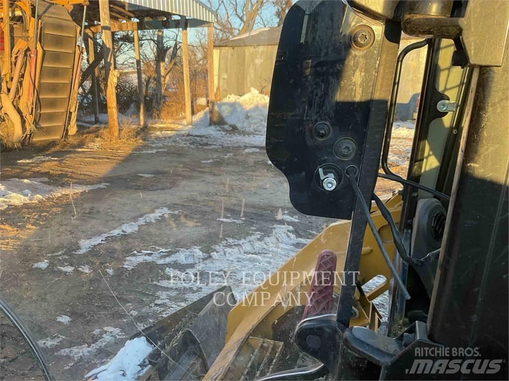 CAT 299D3 Гусеничні вантажники