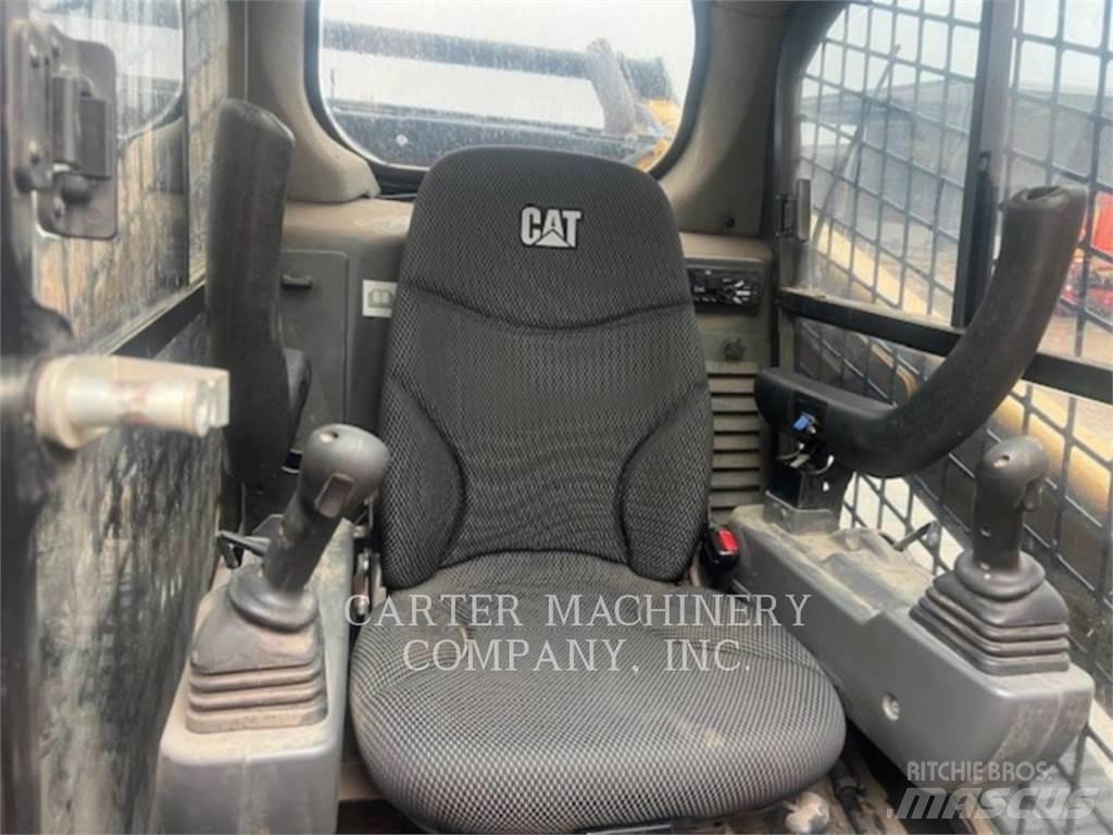 CAT 299D3 Гусеничні вантажники
