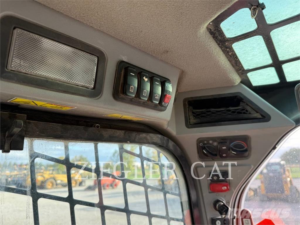 CAT 299D3 Гусеничні вантажники