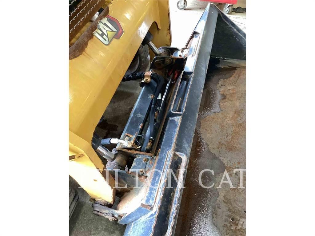 CAT 299D3 Міні-навантажувачі