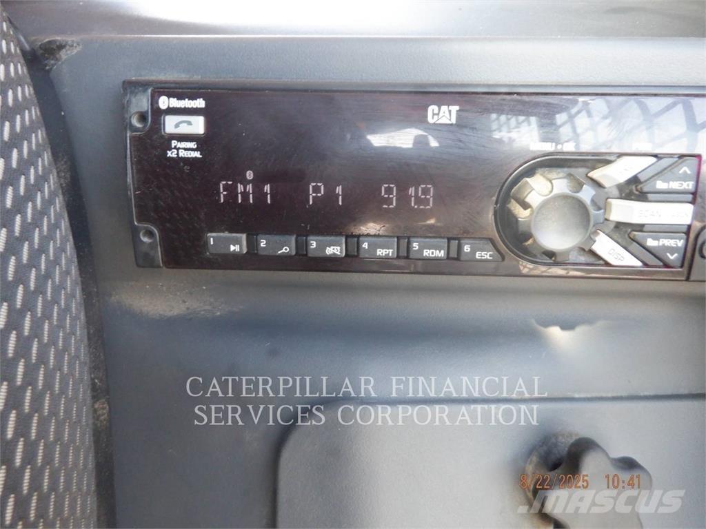 CAT 299D3 Гусеничні вантажники