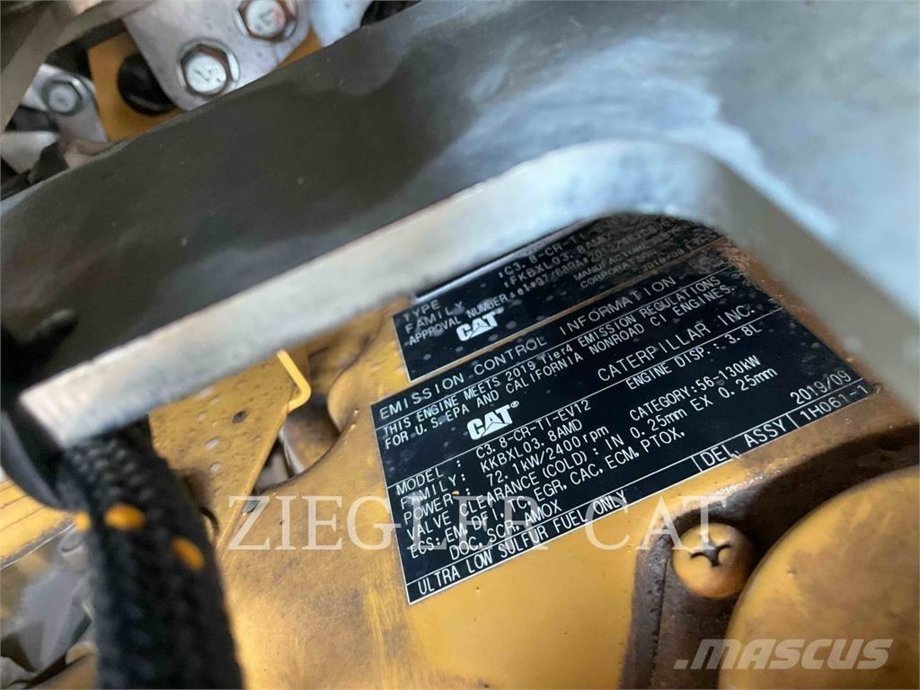 CAT 299D3 Гусеничні вантажники