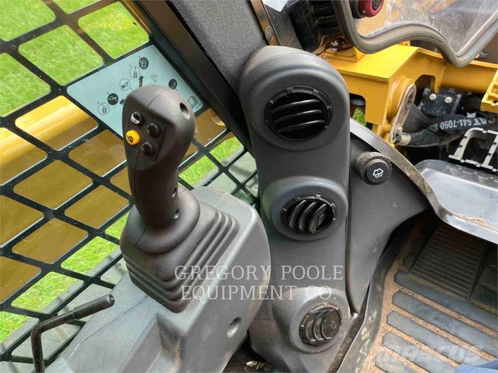 CAT 299D3 Гусеничні вантажники