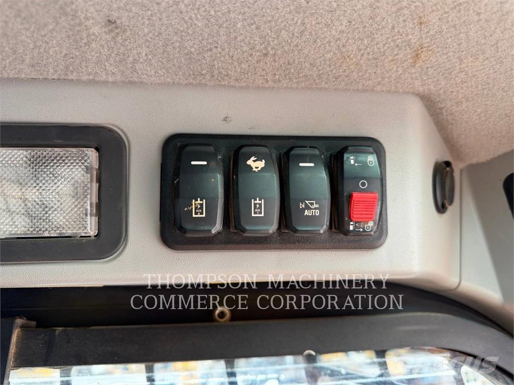 CAT 299D3 Гусеничні вантажники