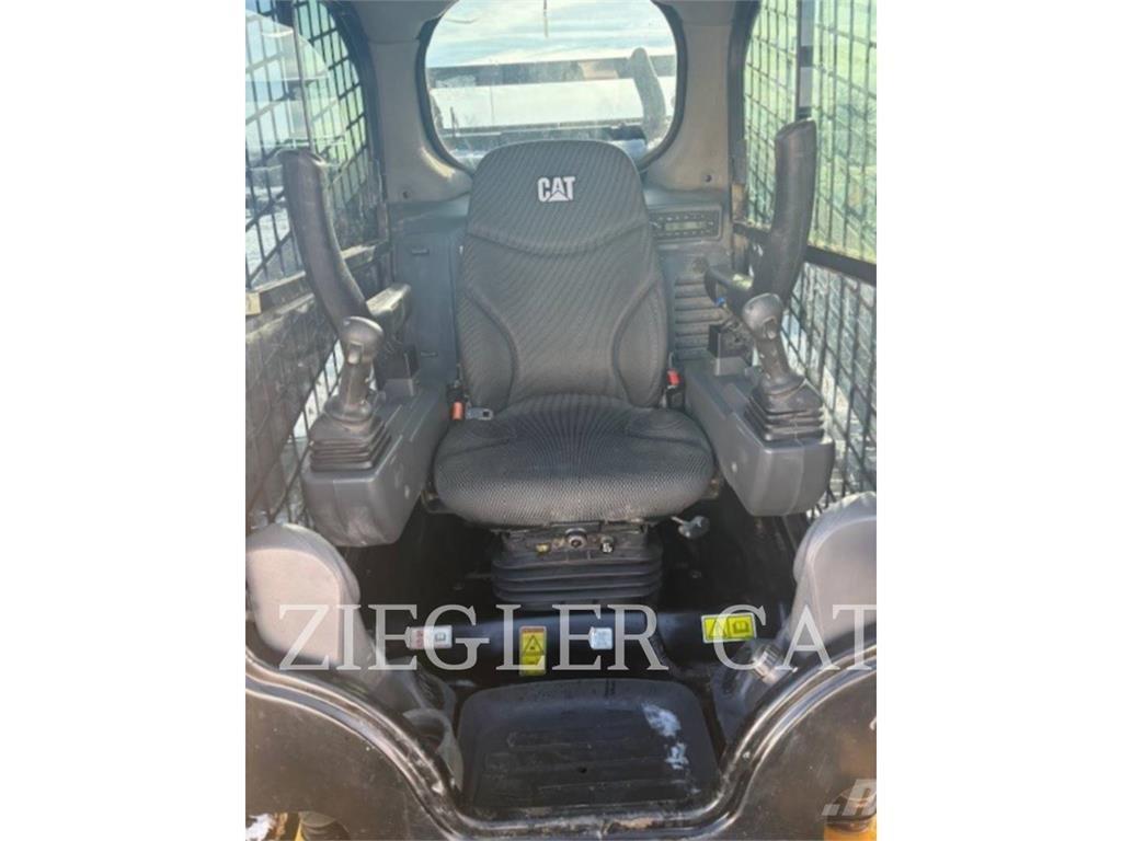 CAT 299D3 Гусеничні вантажники