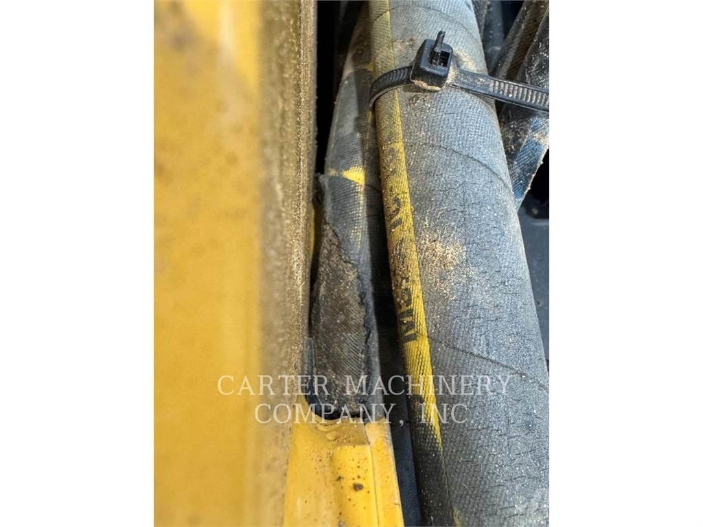 CAT 299D3 XE Гусеничні вантажники