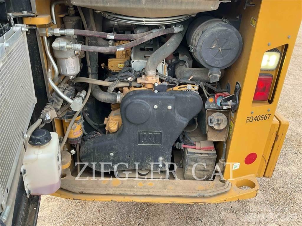 CAT 299D3XE Гусеничні вантажники