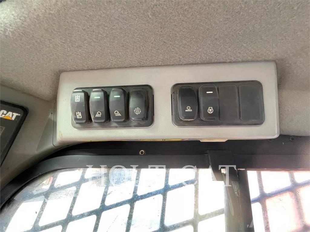 CAT 299D3XE Гусеничні вантажники