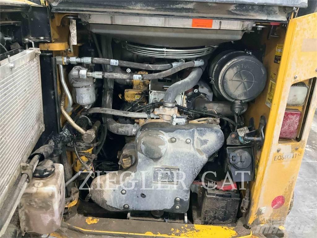 CAT 299D3XE Гусеничні вантажники