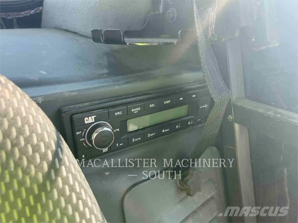CAT 299D3XE Гусеничні вантажники