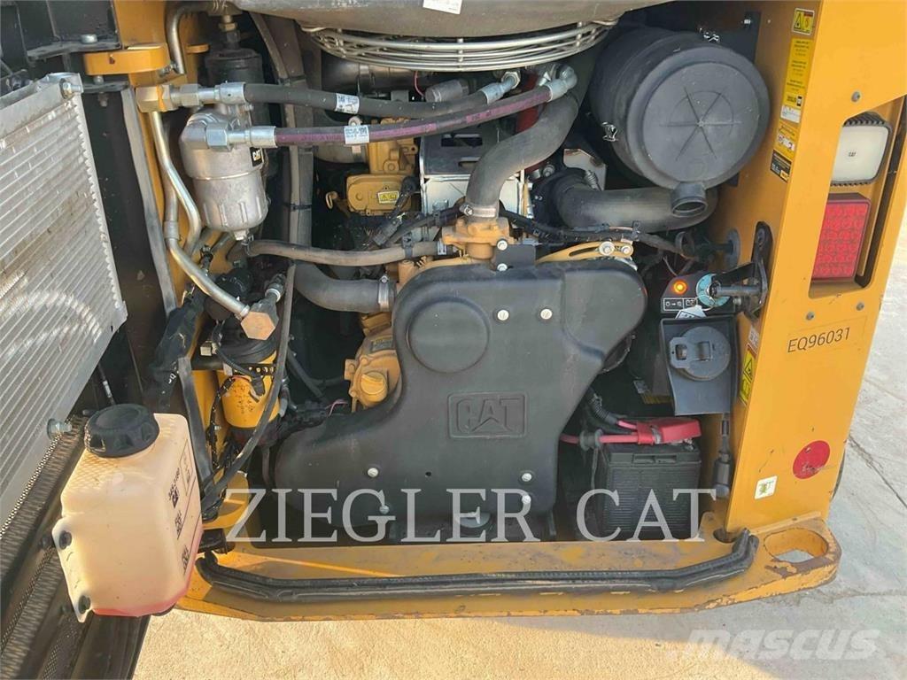 CAT 299D3XE Гусеничні вантажники