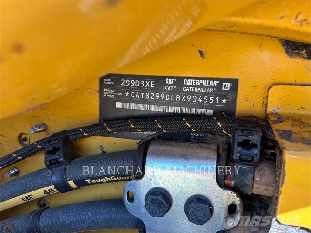 CAT 299D3XE Гусеничні вантажники