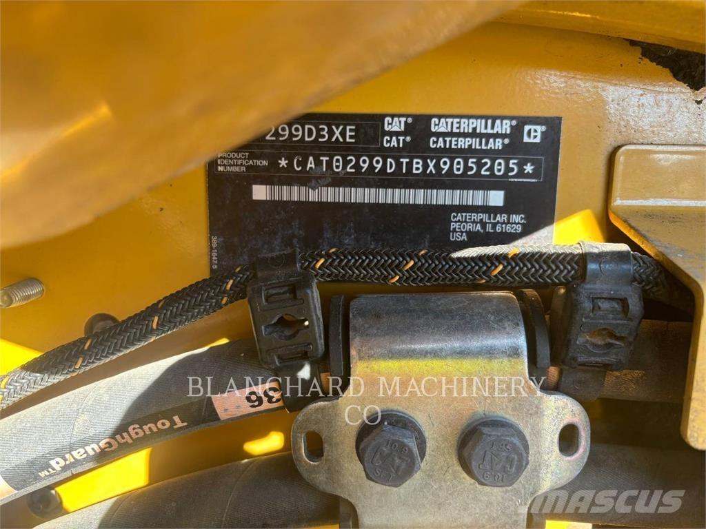 CAT 299D3XE Гусеничні вантажники
