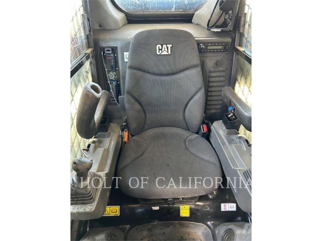 CAT 299D3XE Гусеничні вантажники