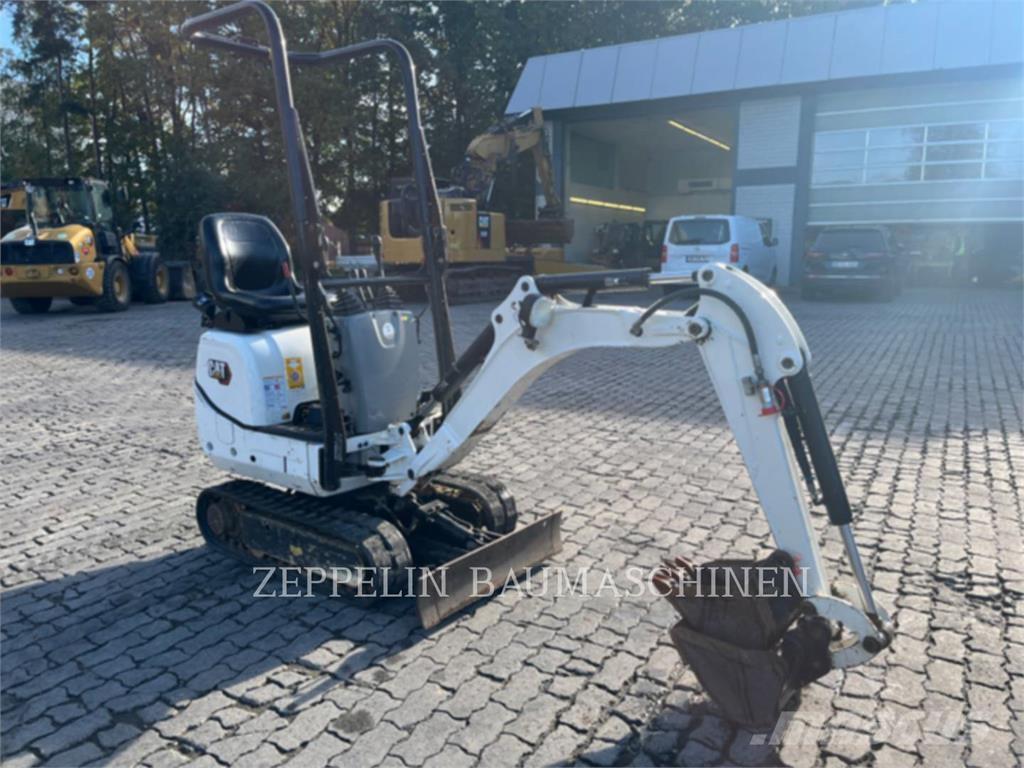 CAT 300.9D Гусеничні екскаватори