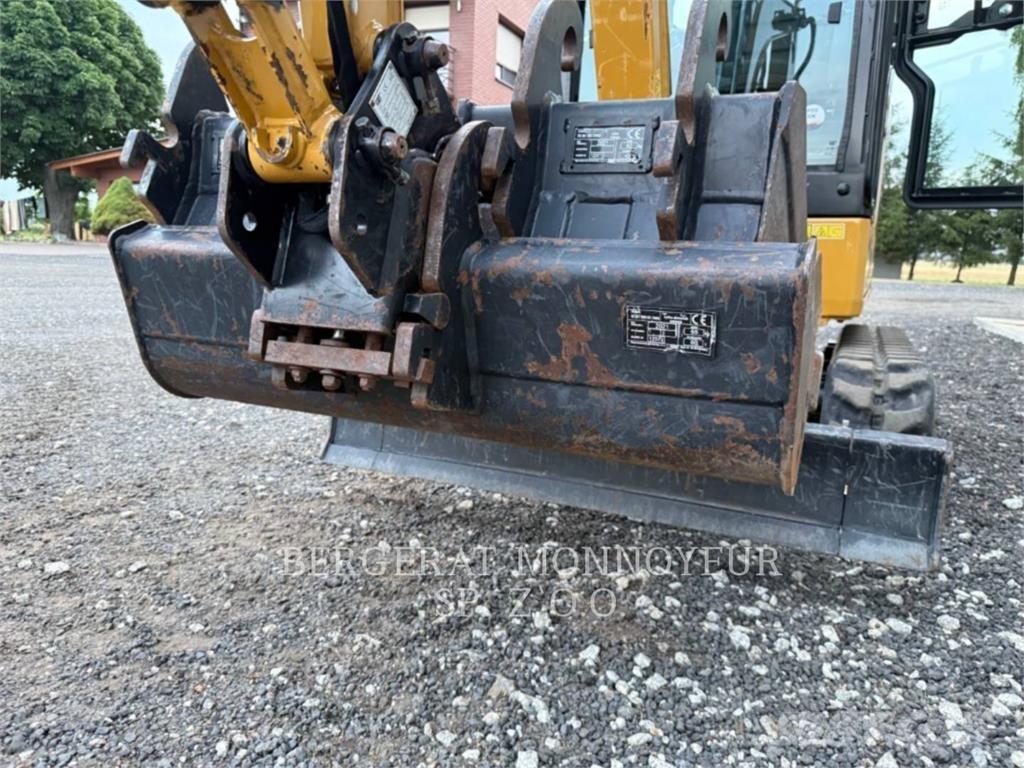CAT 301.8 Гусеничні екскаватори