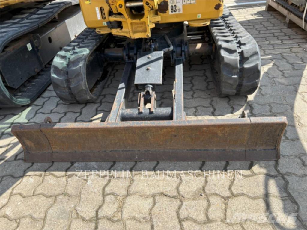 CAT 301.8-05A Гусеничні екскаватори