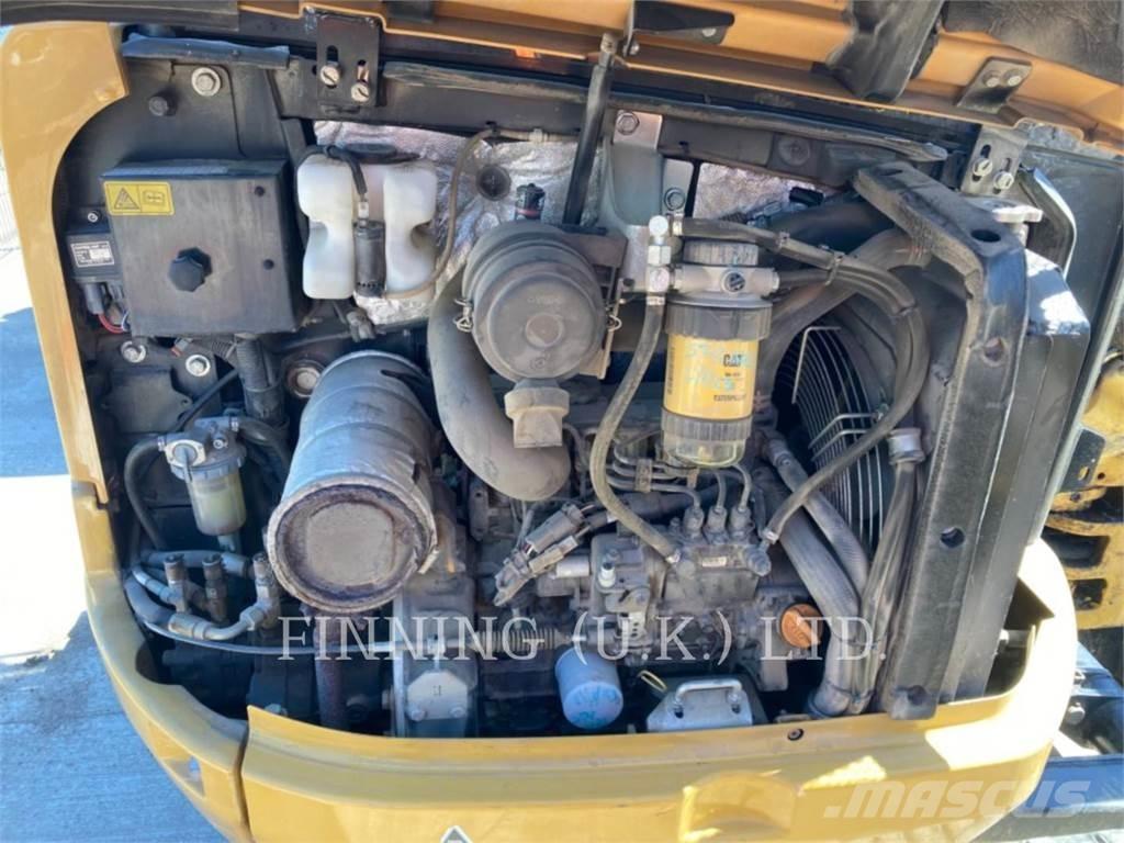 CAT 302.7D CAB Гусеничні екскаватори