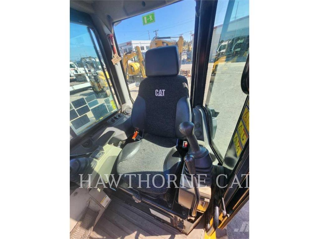 CAT 304E2 CAB Гусеничні екскаватори