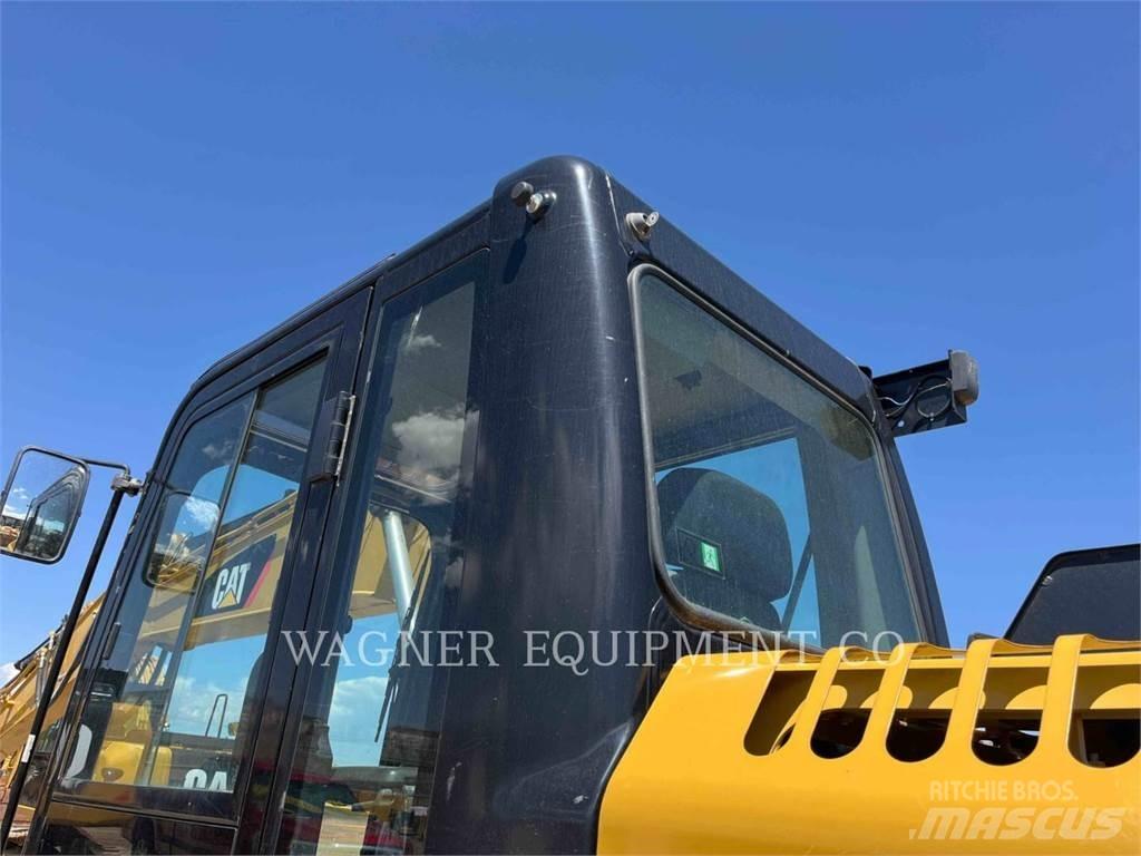 CAT 313FL GCTC Гусеничні екскаватори
