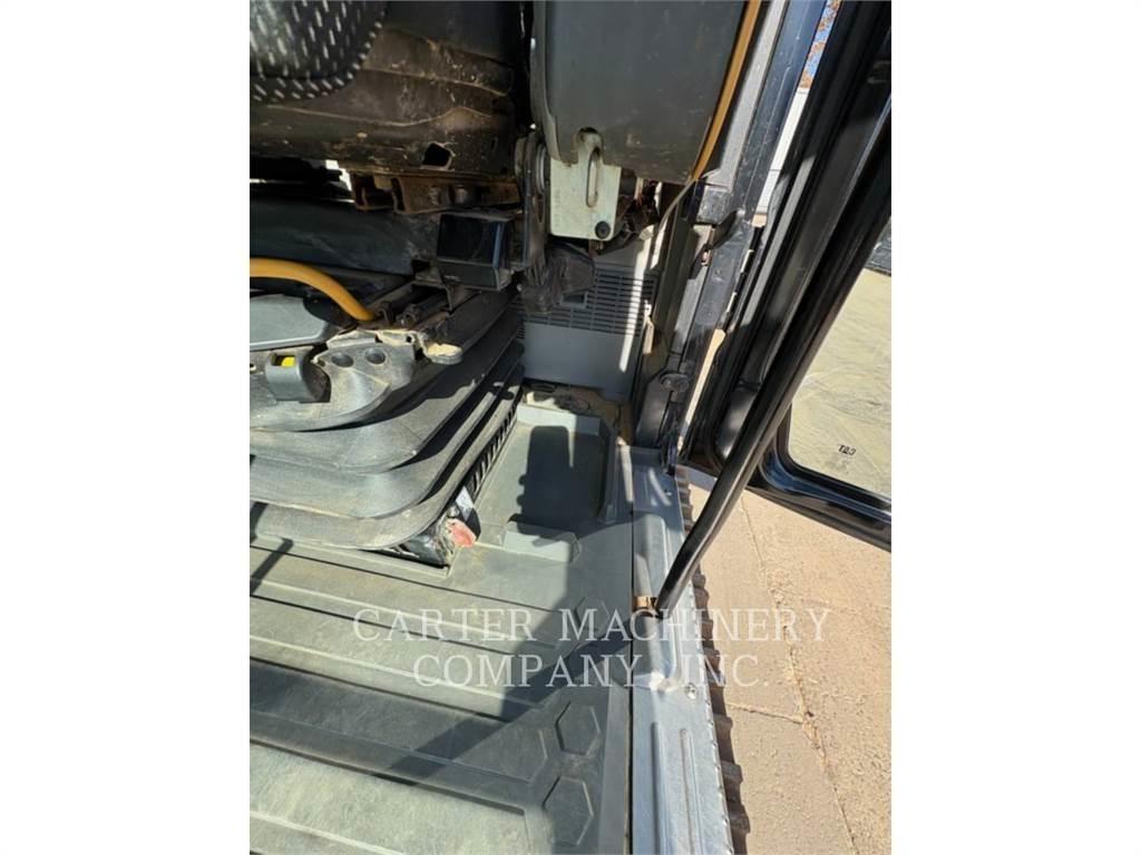 CAT 320 Гусеничні екскаватори