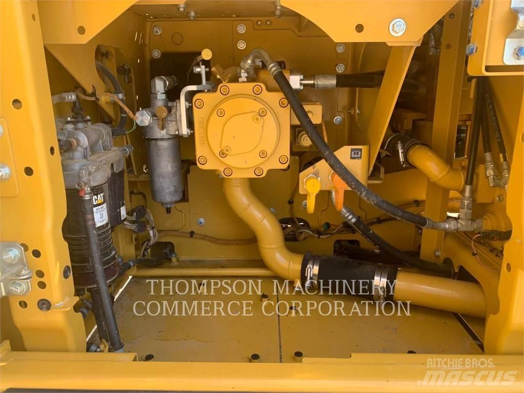 CAT 320 Гусеничні екскаватори