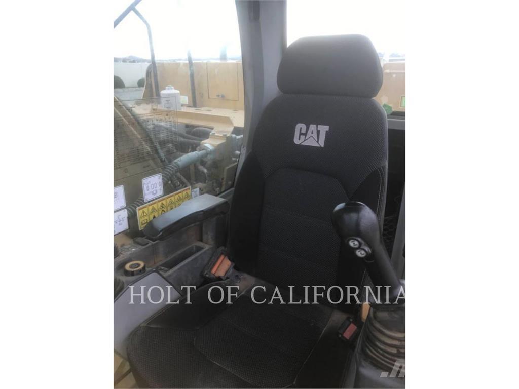 CAT 320 Гусеничні екскаватори