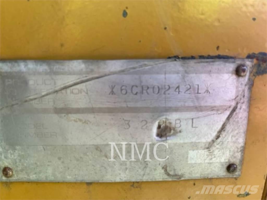 CAT 320BL Гусеничні екскаватори