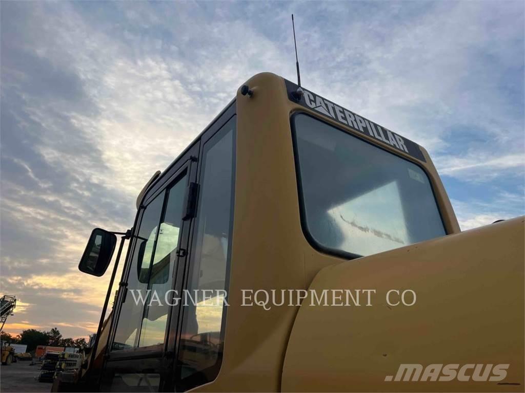 CAT 320CL Гусеничні екскаватори