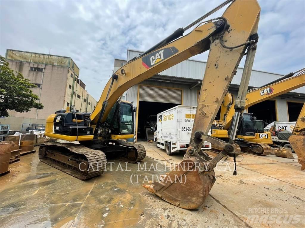 CAT 320D2 Гусеничні екскаватори