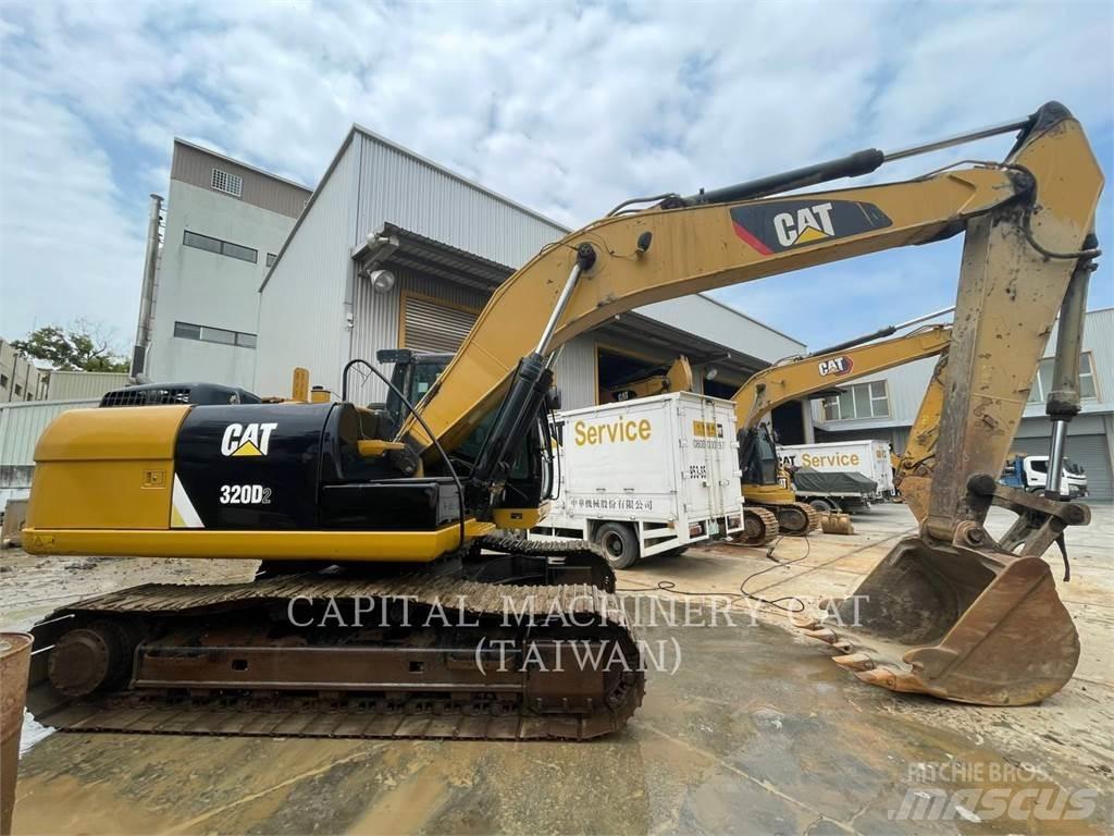 CAT 320D2 Гусеничні екскаватори