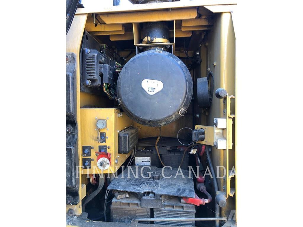 CAT 320D2 FM Екскаватори