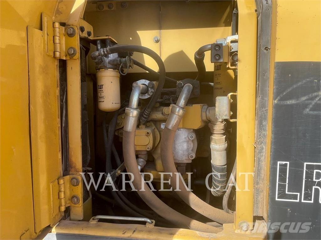 CAT 320DL Гусеничні екскаватори