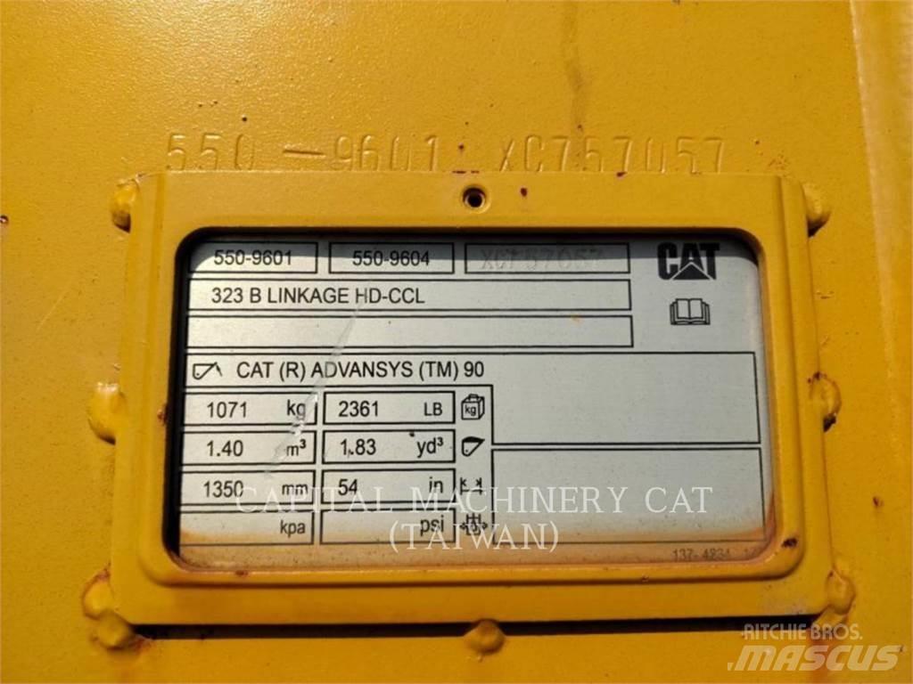 CAT 323 Ковші