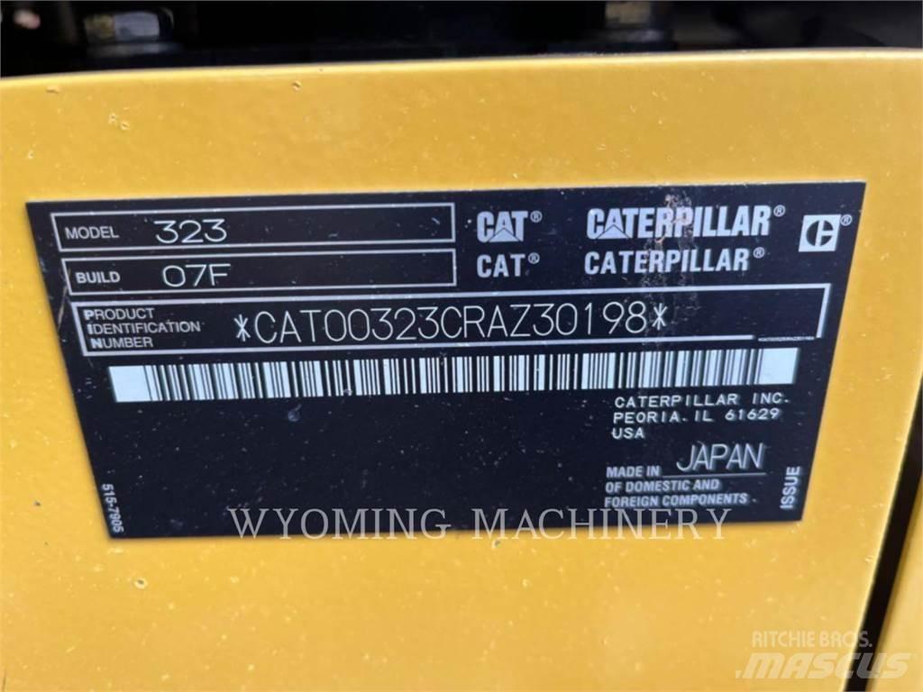 CAT 323 Гусеничні екскаватори