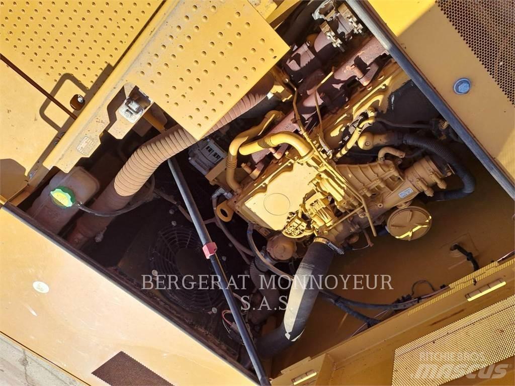 CAT 323 Гусеничні екскаватори