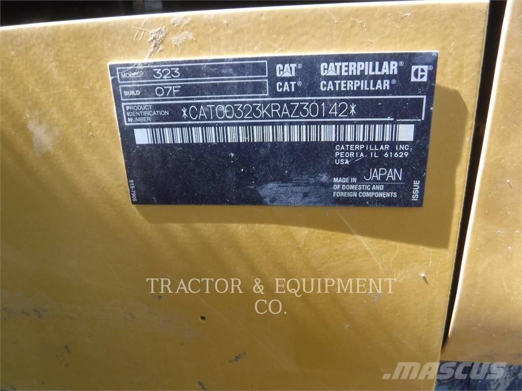 CAT 323 Гусеничні екскаватори