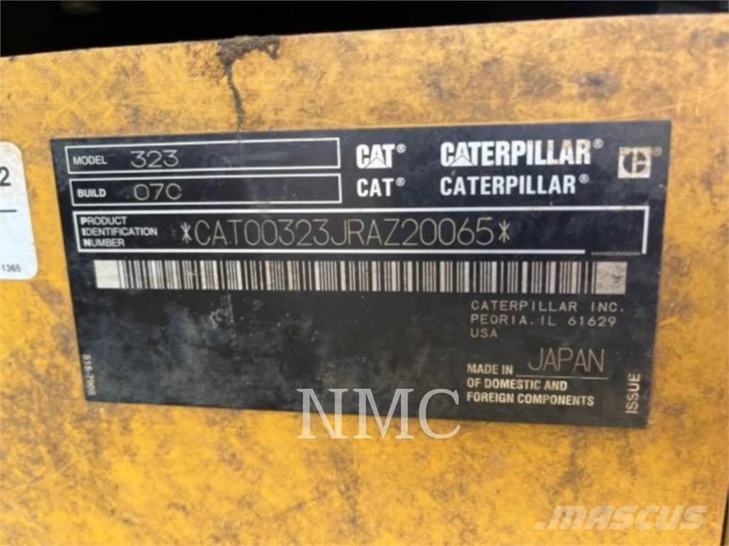 CAT 323 Гусеничні екскаватори