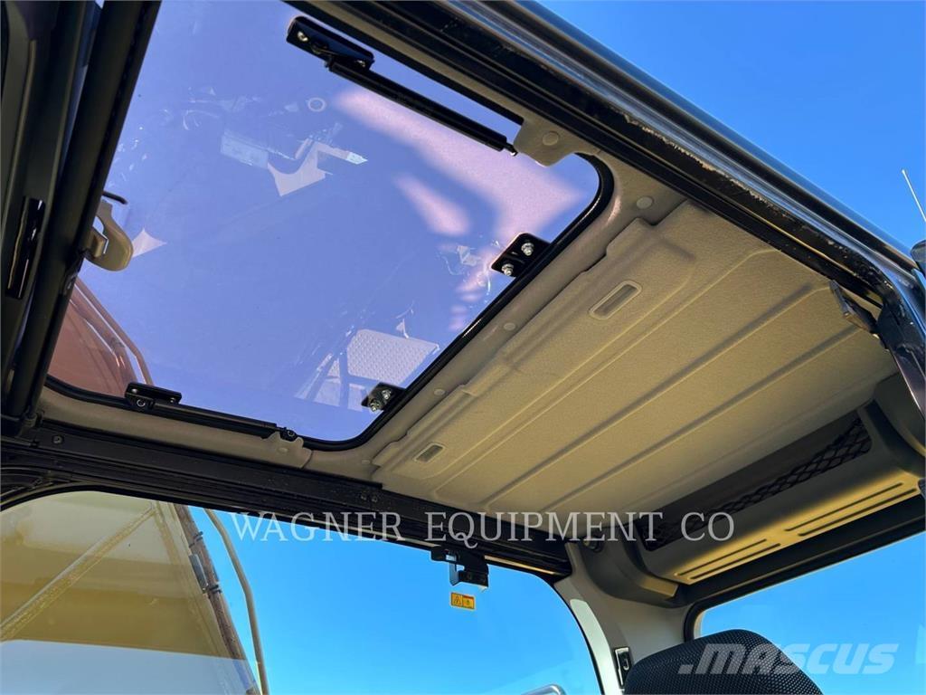 CAT 323 Гусеничні екскаватори