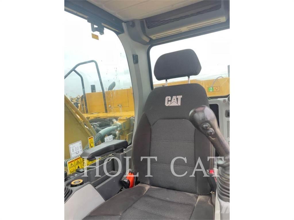 CAT 323 TC3 Гусеничні екскаватори