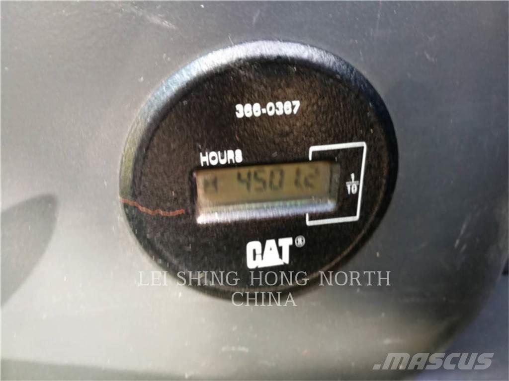 CAT 323D2L Гусеничні екскаватори