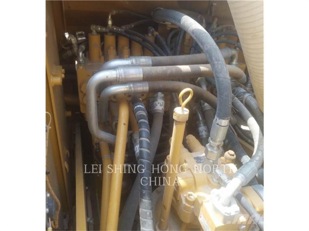 CAT 323D2L Гусеничні екскаватори