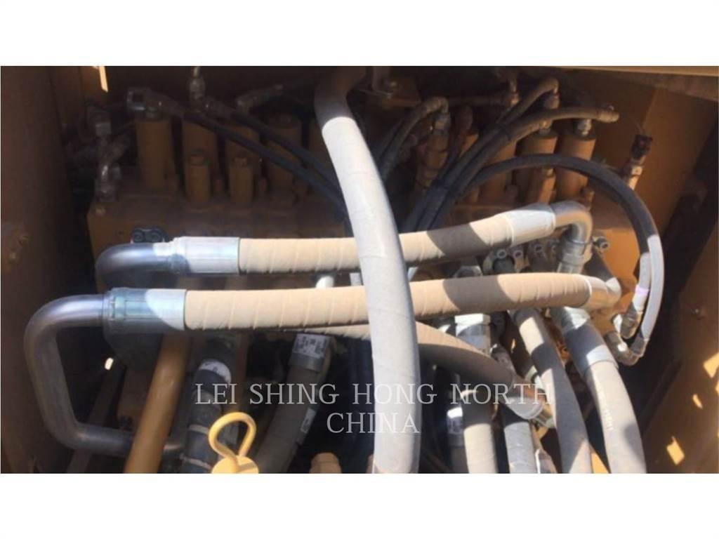 CAT 323D2L Гусеничні екскаватори