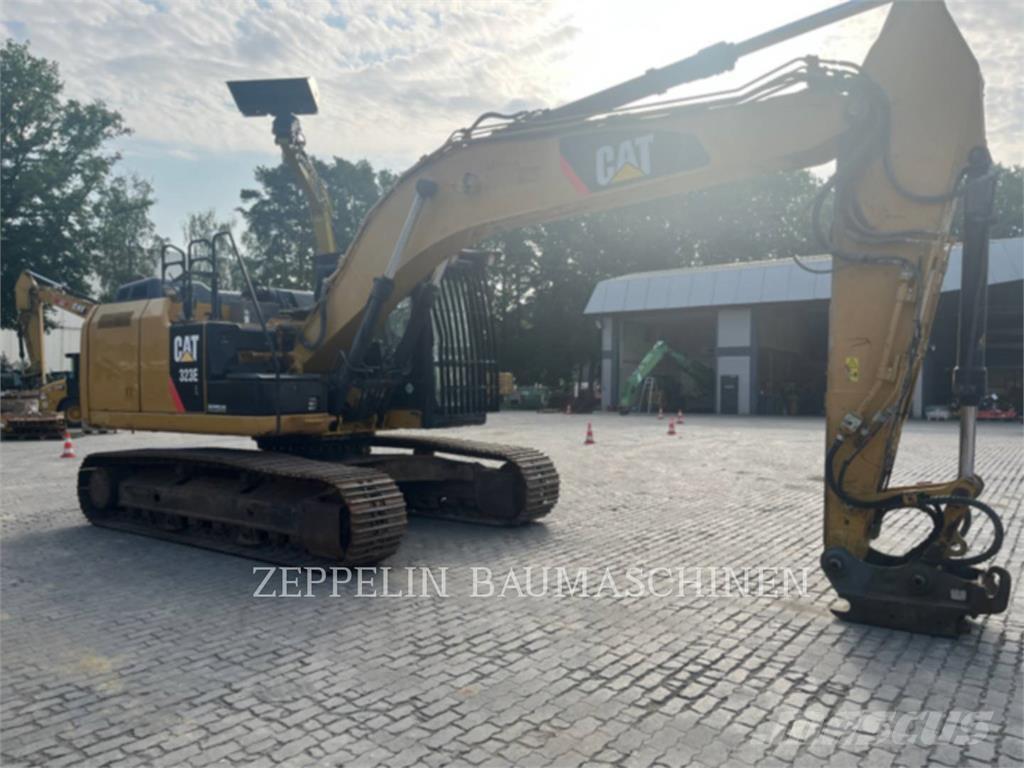 CAT 323EL Гусеничні екскаватори
