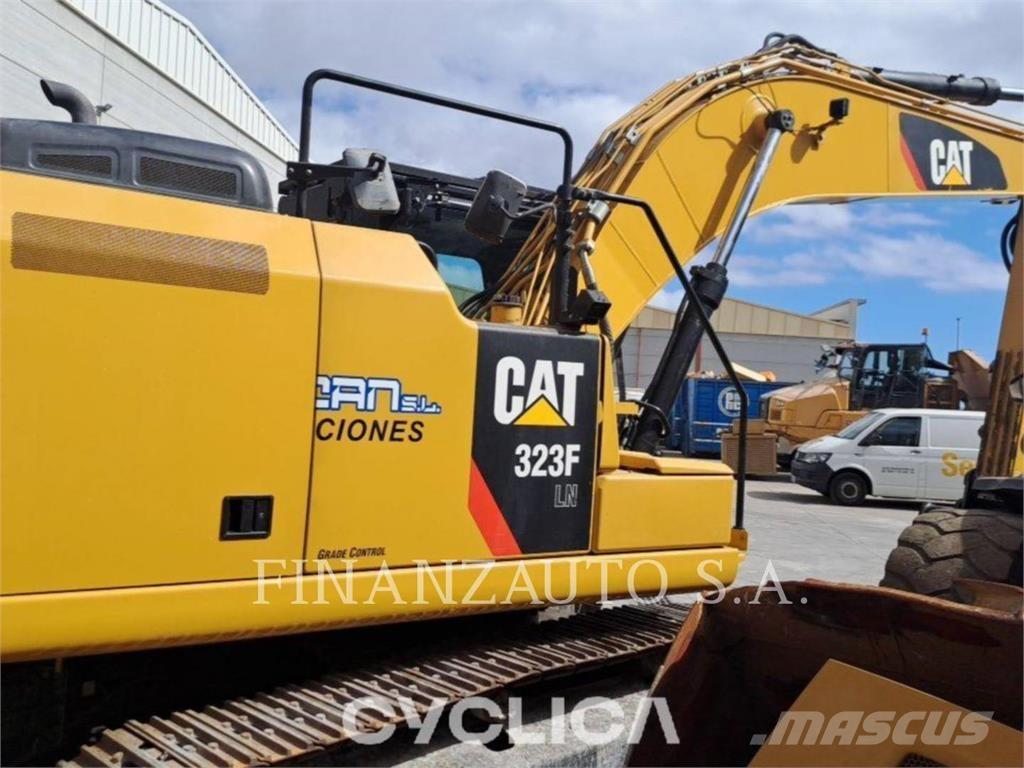 CAT 323F Гусеничні екскаватори