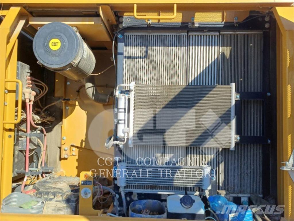 CAT 323F SA Гусеничні екскаватори