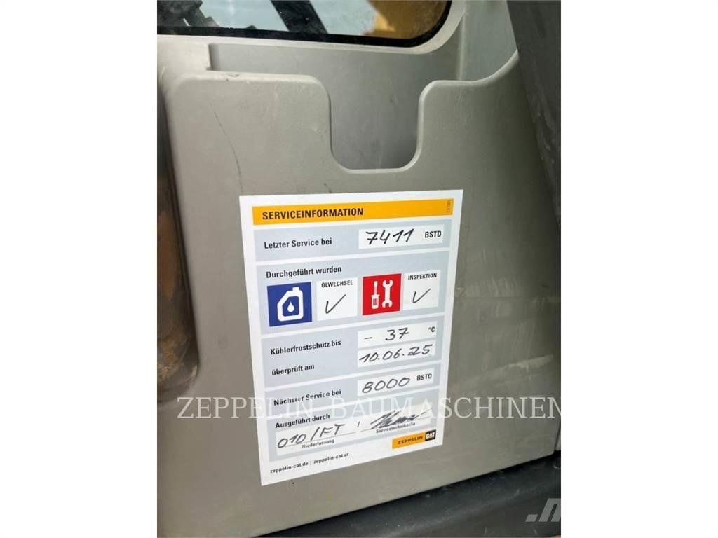 CAT 323FL Гусеничні екскаватори