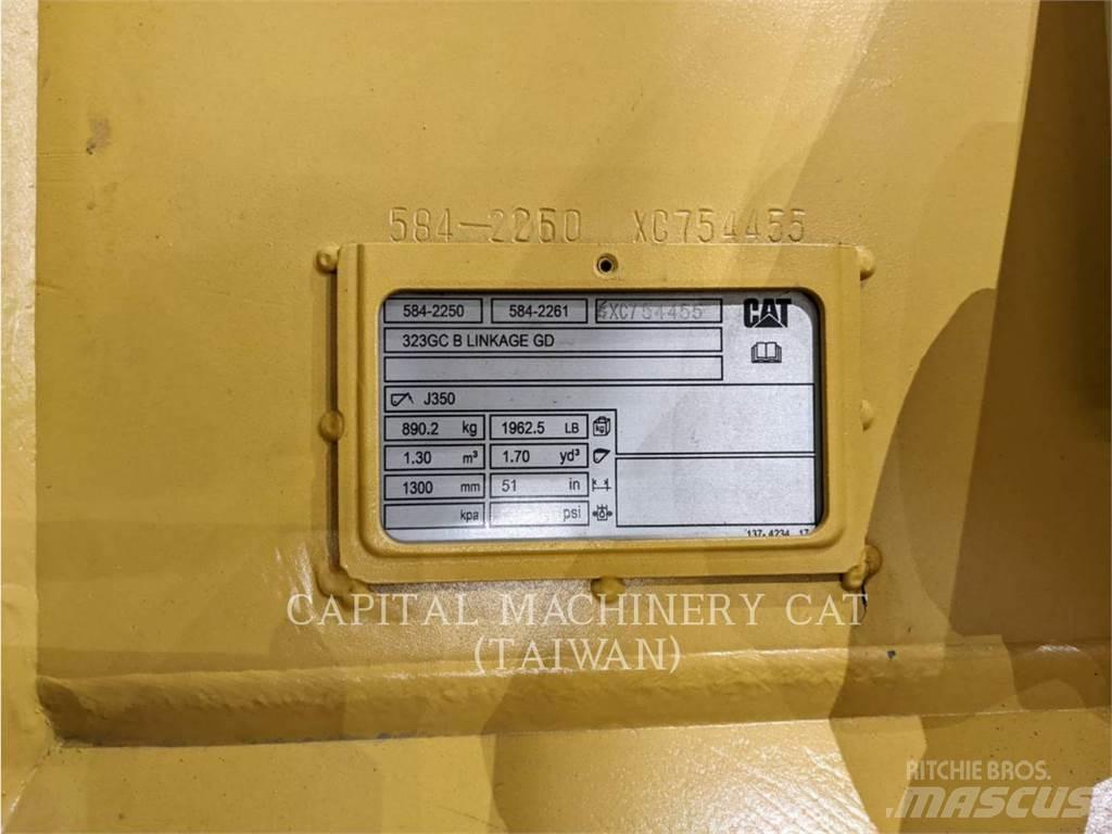 CAT 323GC Ковші