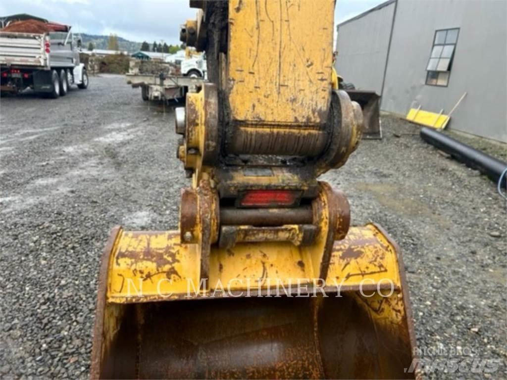 CAT 325 Гусеничні екскаватори