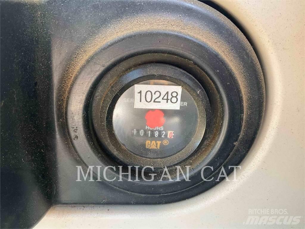 CAT 325CL Гусеничні екскаватори